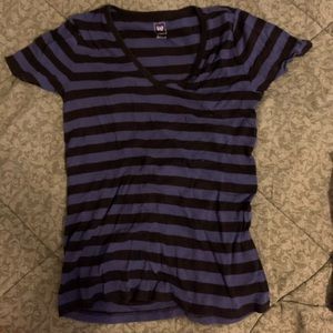 gap v neck tee